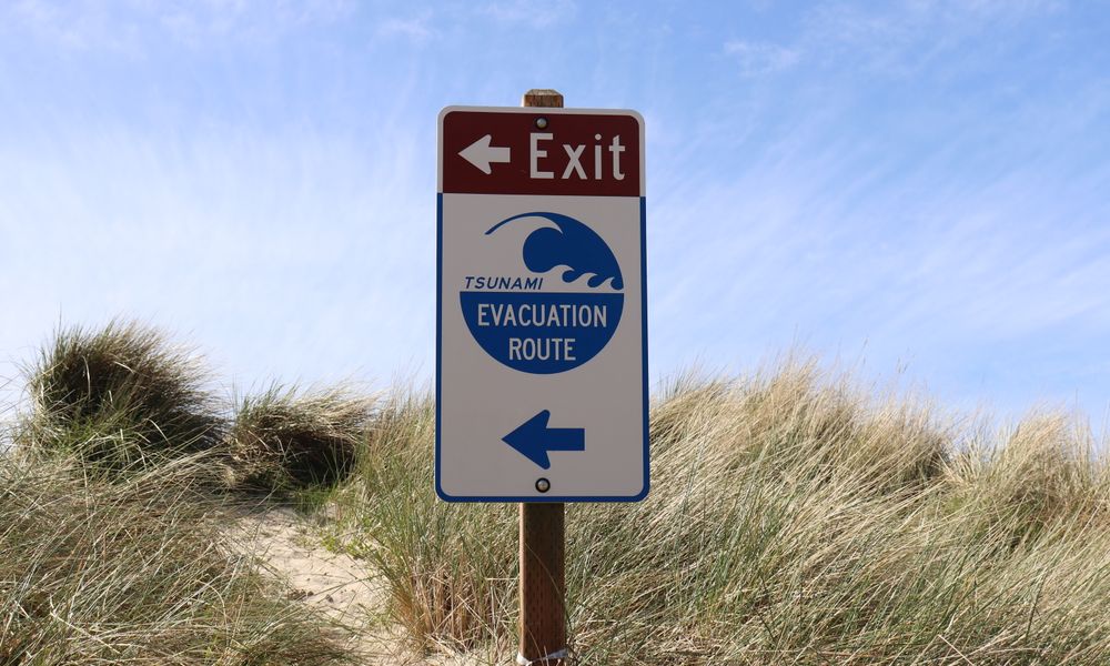 emergency evacuation warning sign road