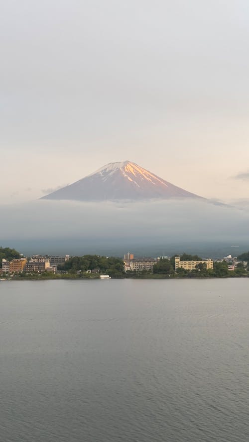 Lake and Fuji Mountain behind