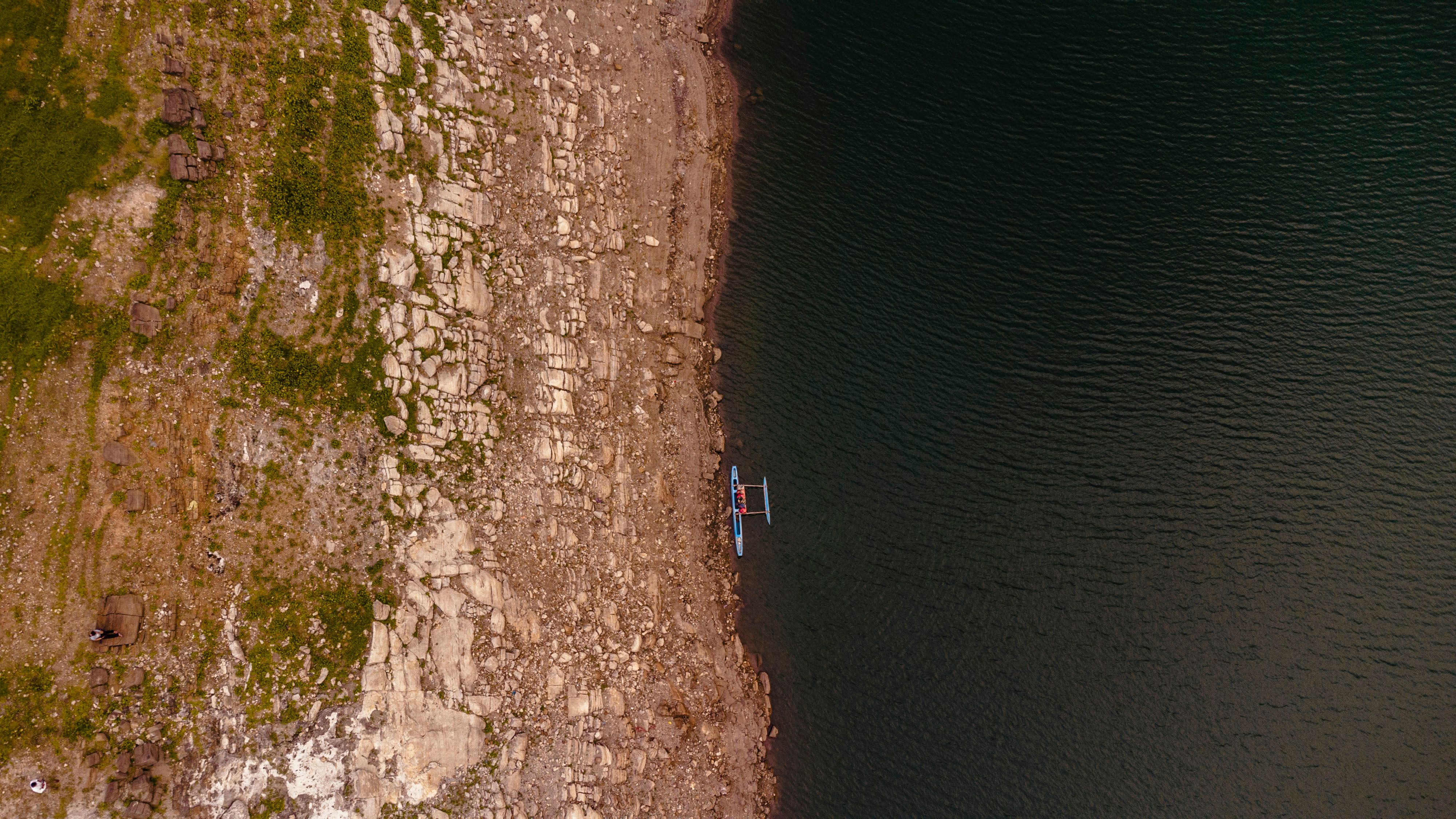 Top View of a Single Boat Moored on a Shore · Free Stock Photo