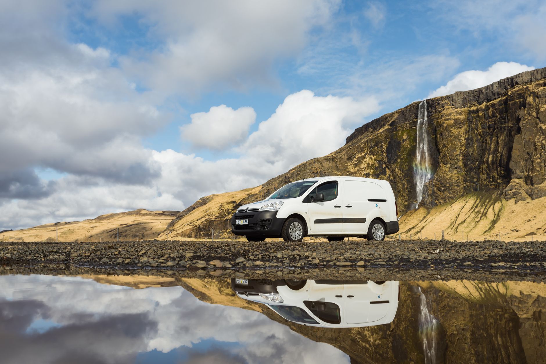 Citroën e-Berlingo elektrische bestelbus aan de laadpaal