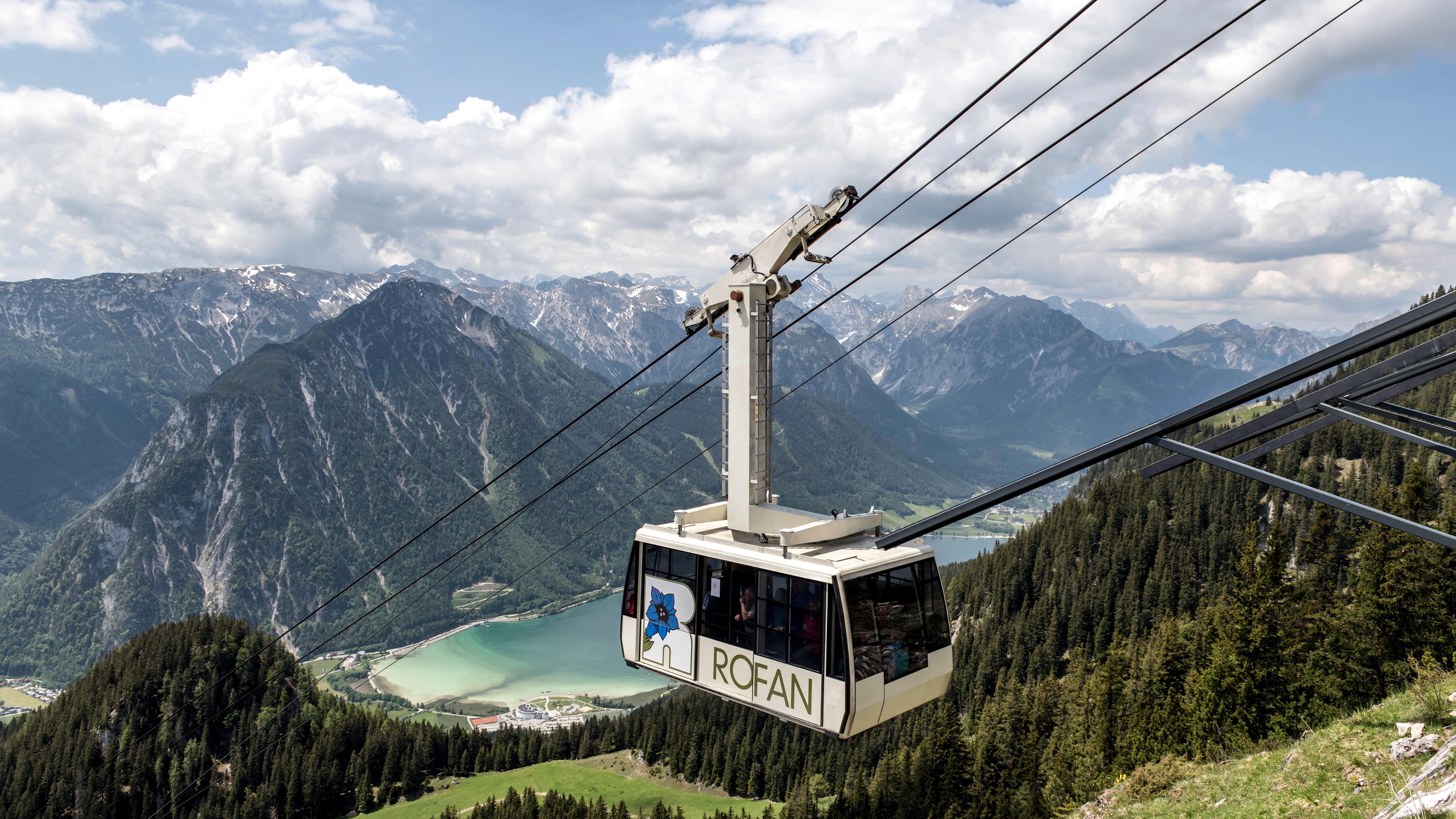 Ausztriai hegyi és tavi panoráma