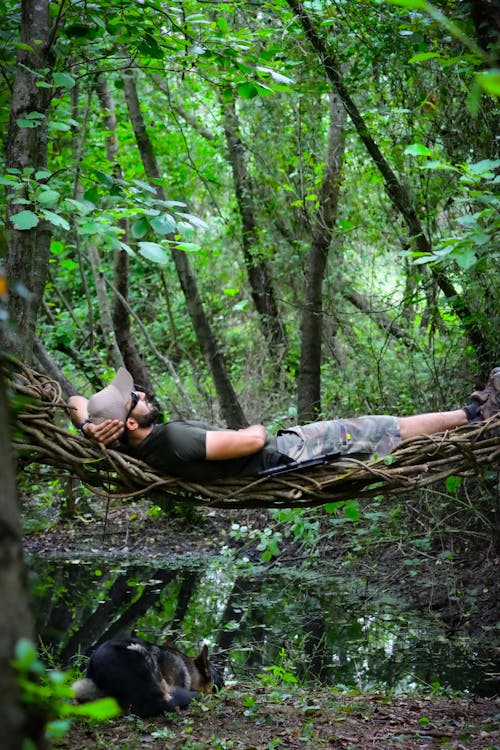 Fotobanka s bezplatnými fotkami na tému čiapka, dobrodružstvo, hamak