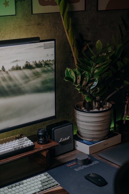 Free A Computer and Modern Devices on the Desk  Stock Photo