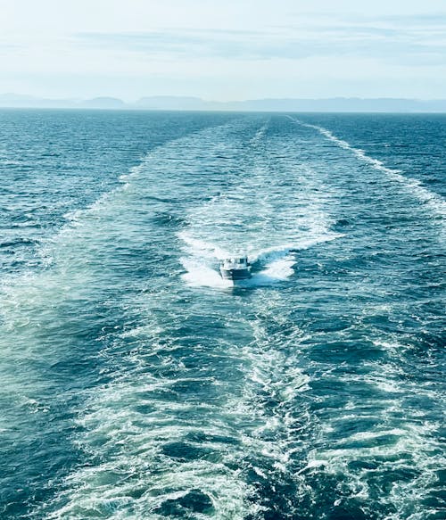 Darmowe zdjęcie z galerii z fale oceanu, lato, łódź