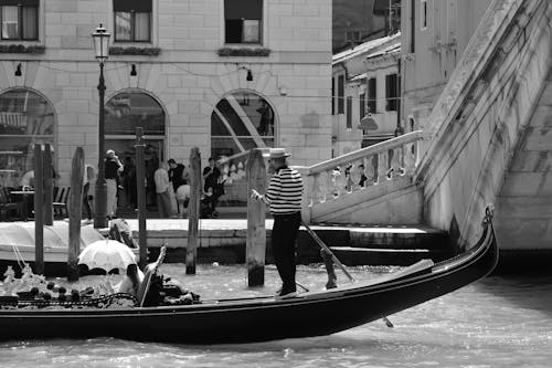 Foto d'estoc gratuïta de barca, blanc i negre, canal