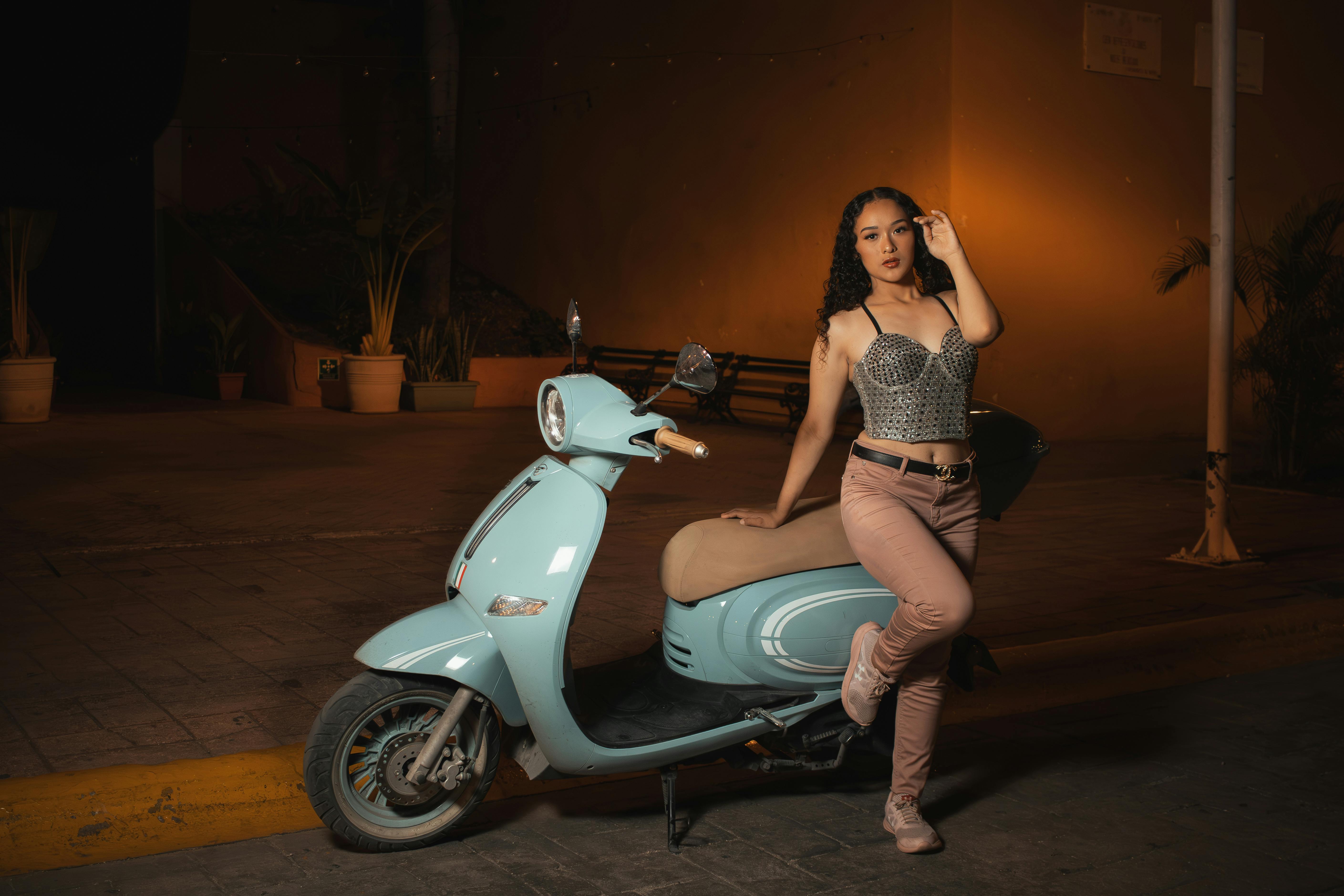 ContiScoot: over 30 Tire Sizes for Urban Mobility and Everyday Commuting — Photo by Moises  Caro | Photographer on Pexels