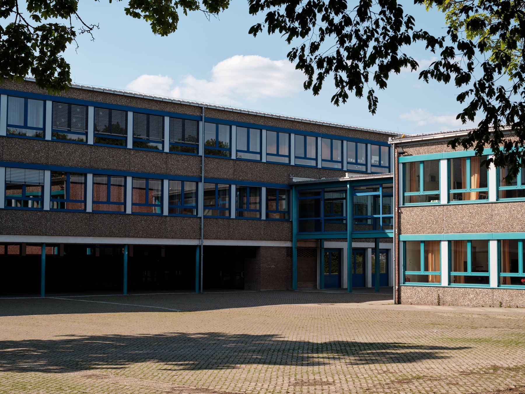 Bottisham — student move with boxes and a van
