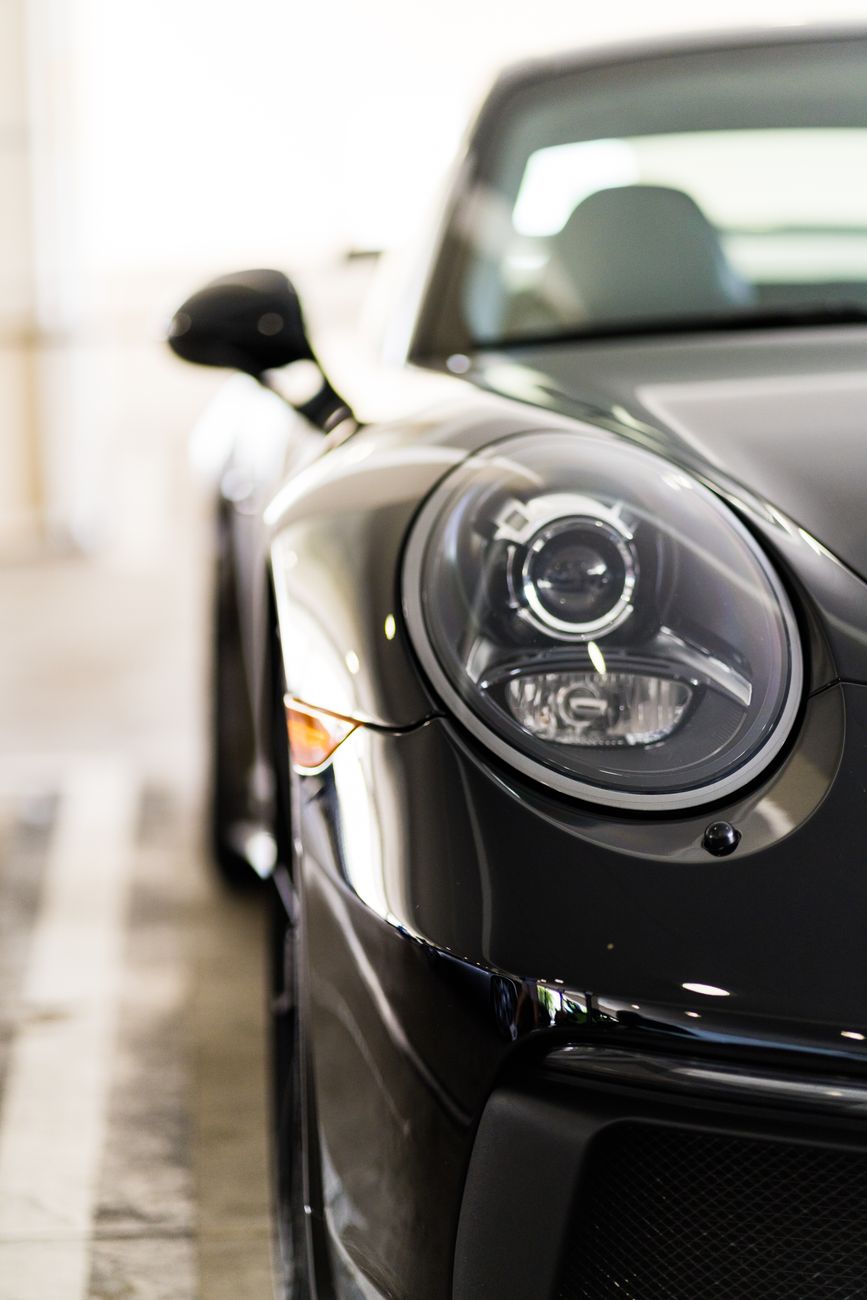 Klassisches Auto – Sportwagen Hintergrundbild (von Kraken Media, 6336×9504, #17145772)