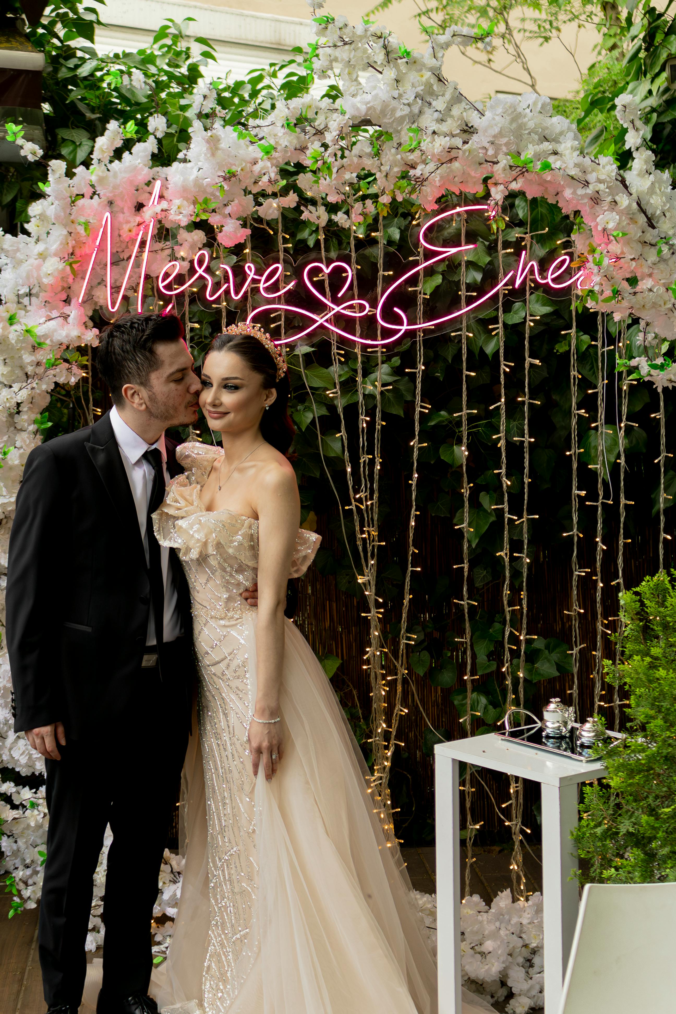 Kissing Dolls Photos, Download The BEST Free Kissing Dolls Stock Photos