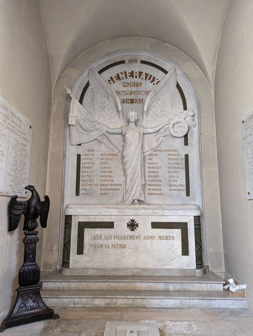 Free Elegant angel statue at Chapel of the Invalides in Paris, honoring fallen soldiers. Stock Photo
