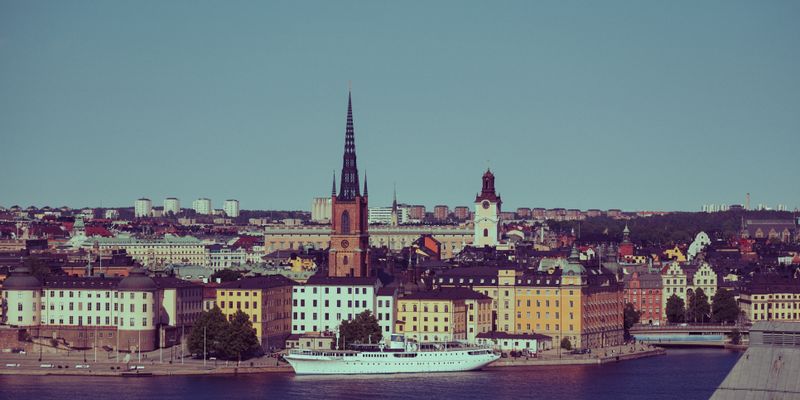 La iglesia de Riddarholmen y el casco histórico de Estocolmo