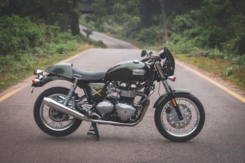 Δωρεάν στοκ φωτογραφιών με guwahati, triumph thruxton, βασιλικό enfield