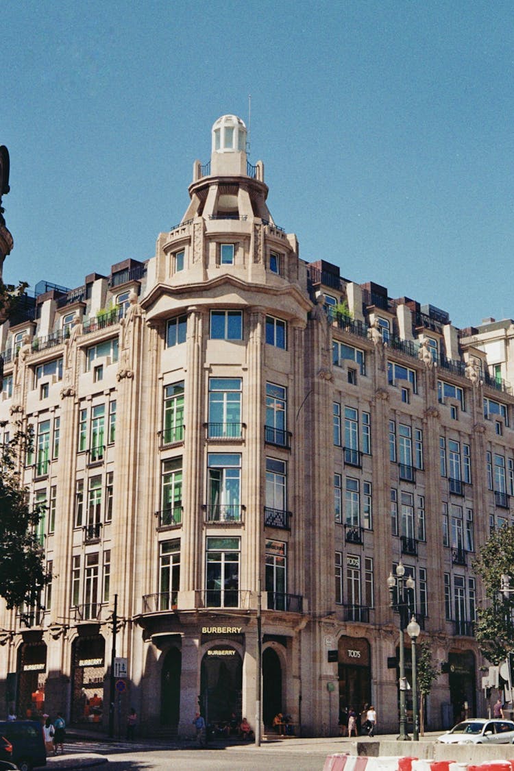 Building On Avenida Dos Aliados In Porto