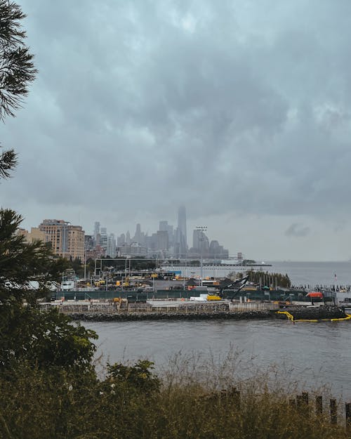 Бесплатное стоковое фото с вертикальный выстрел, гавань, город
