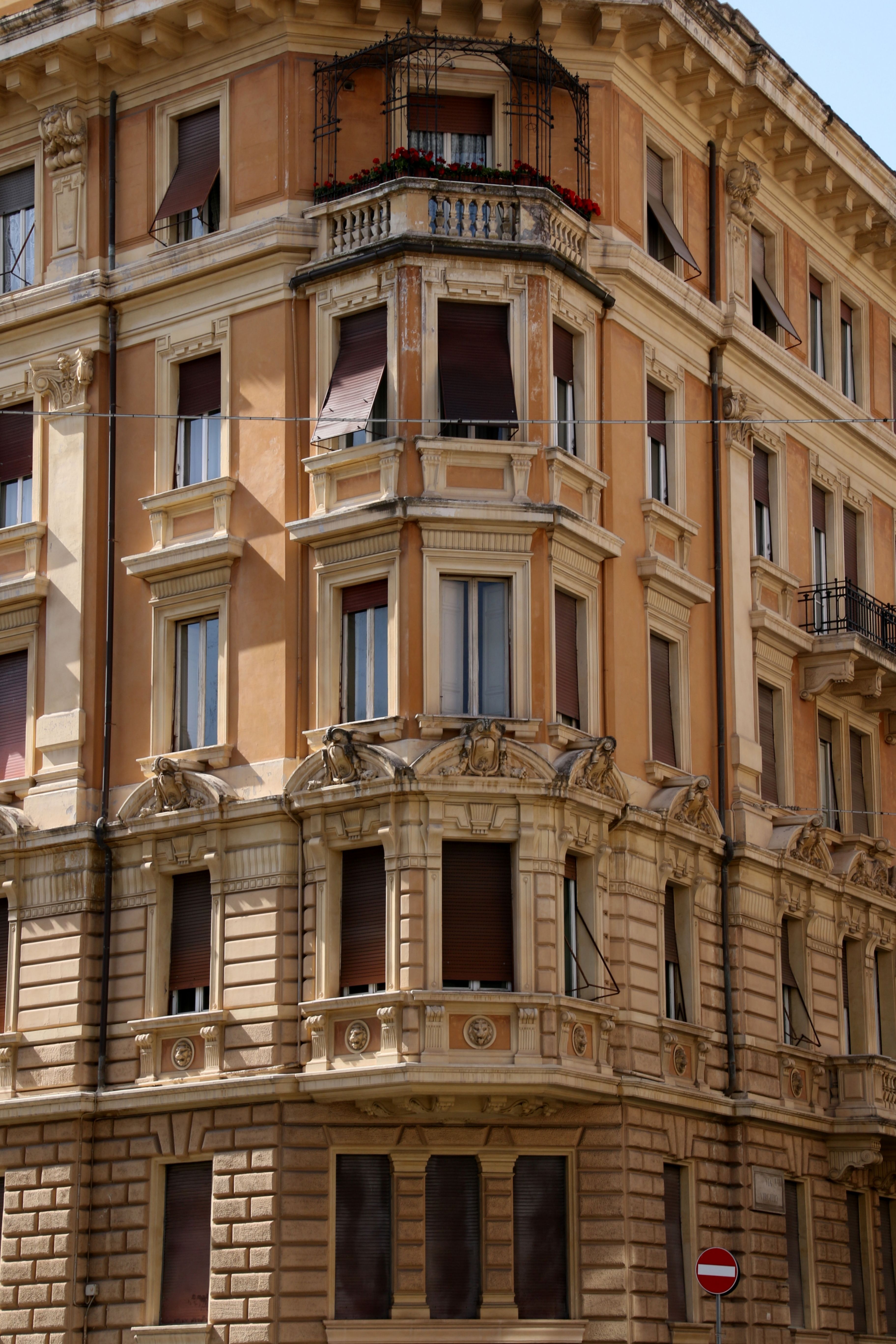 Facade of a Historical Residential Building · Free Stock Photo