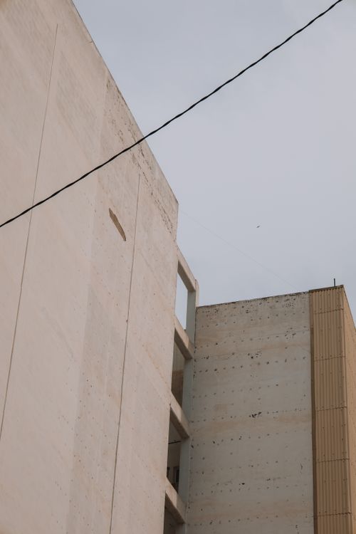 Free A minimalist view of a modern building facade in Valencia, featuring clean lines and geometric design. Stock Photo
