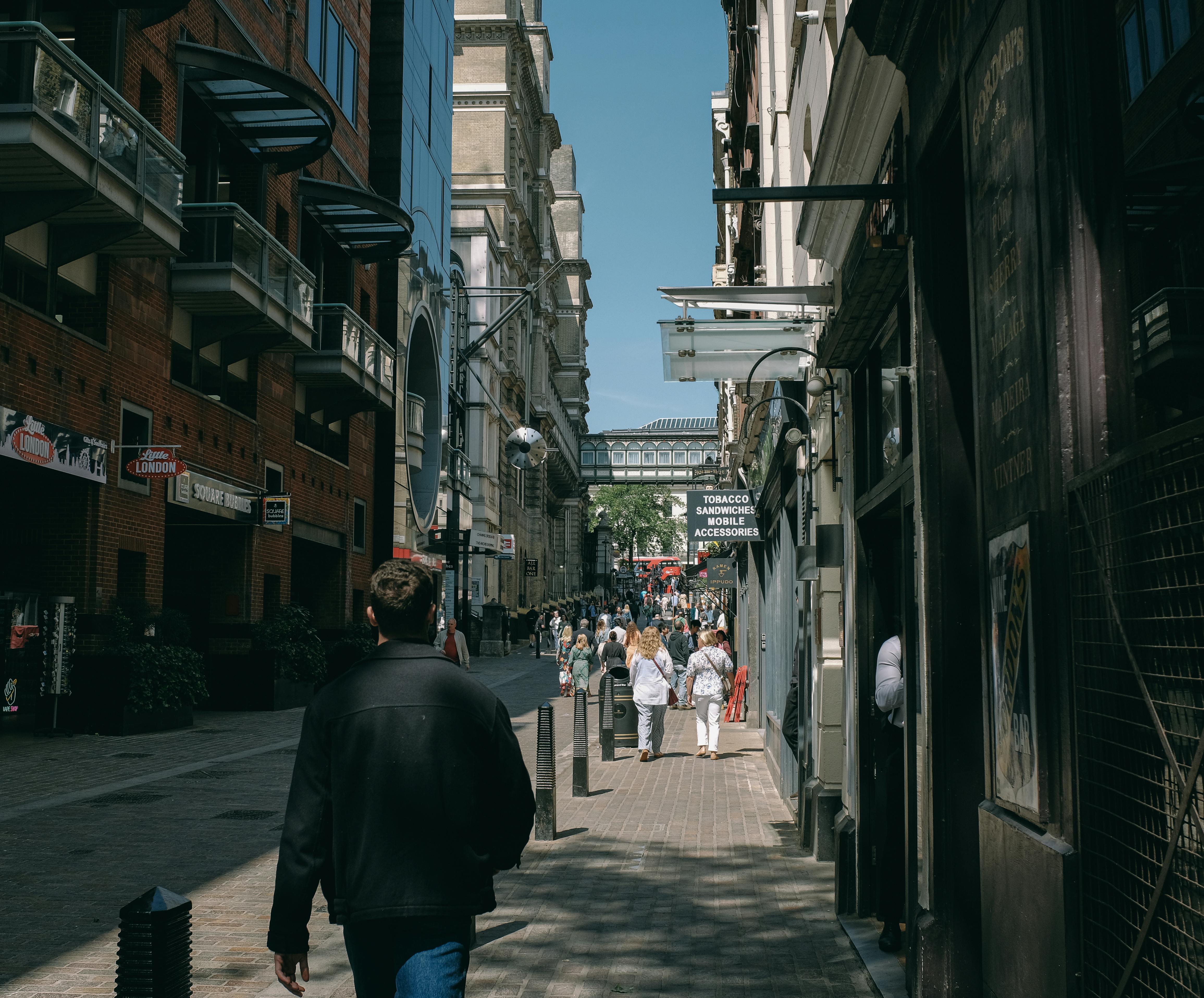 man united vs brentford — Photo by Huy Phan on Pexels