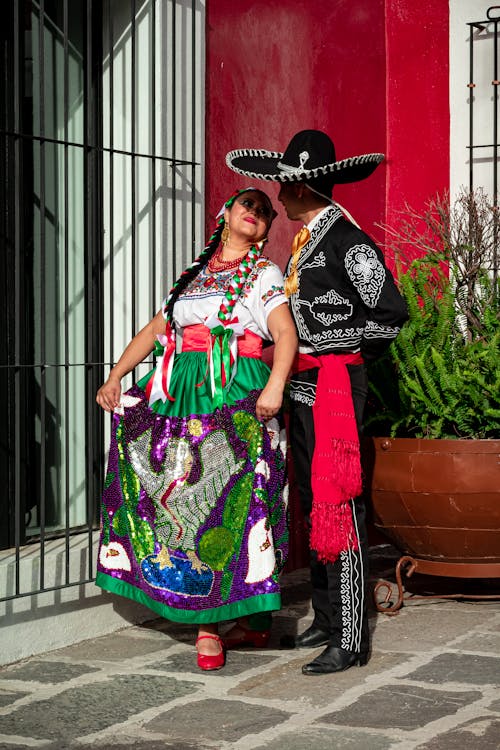 Free Mexican Dancers in Traditional Clothing Stock Photo