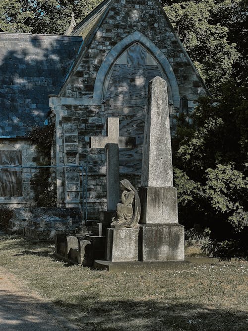 Foto profissional grátis de cemitério, cristandade, cruz de pedra
