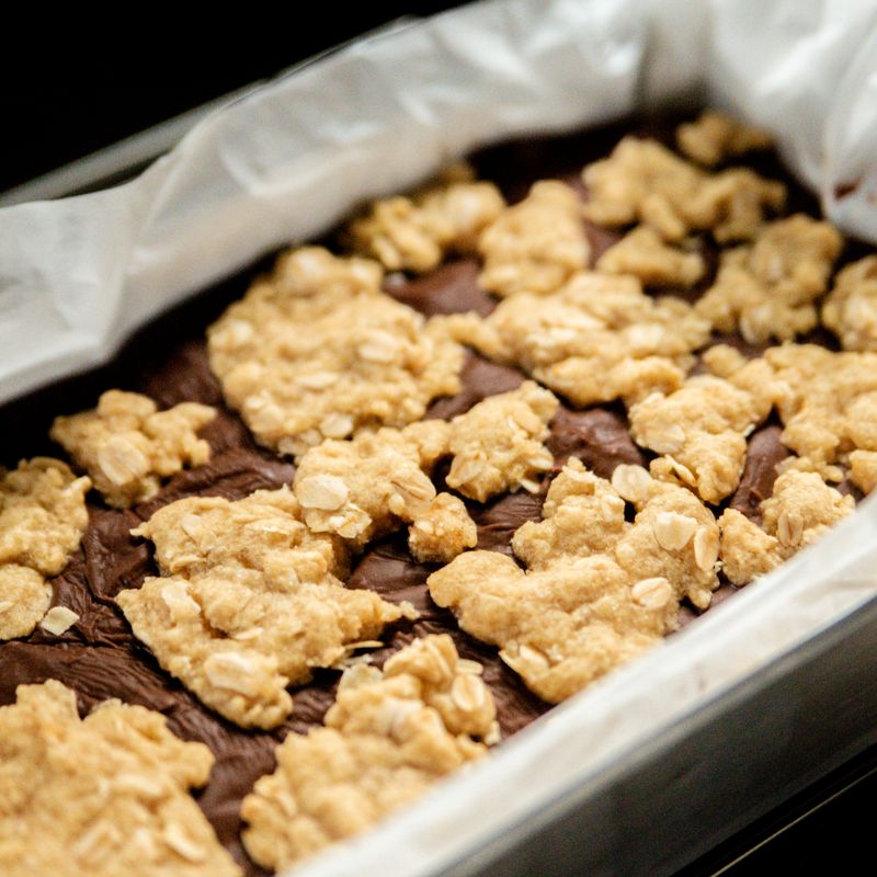 Raspberry Oatmeal Crumble Bars