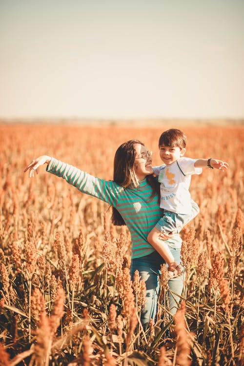 Photos gratuites de clairière, enfance, ensemble