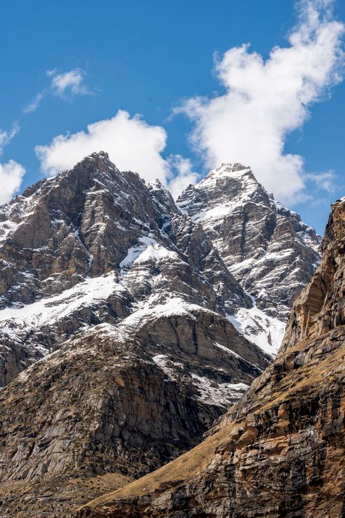 Free Breathtaking view of snowcapped mountain peaks in Kullu, Himachal Pradesh, India, under a clear blue sky. Stock Photo