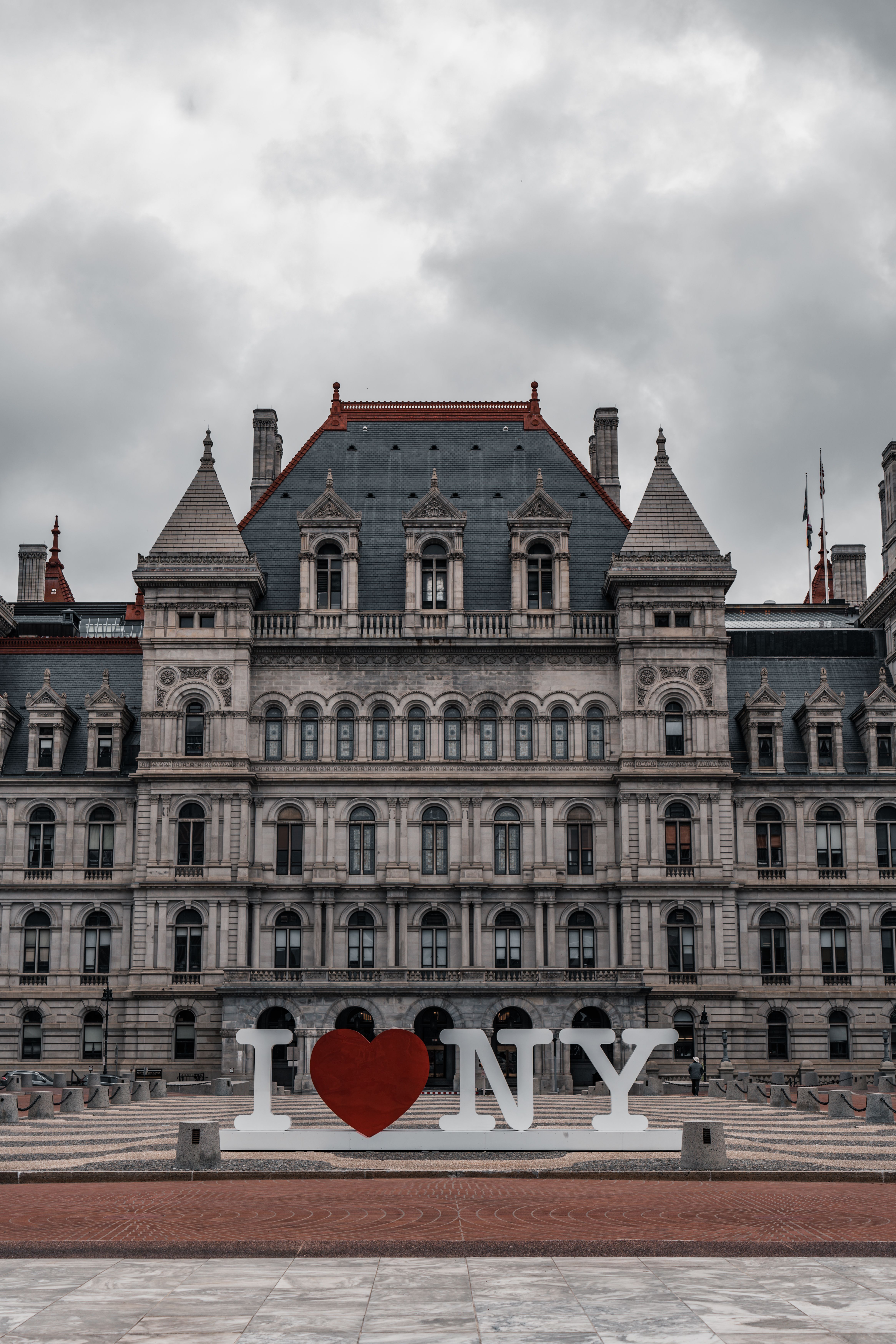 A large building with a large heart in front of it · Free Stock Photo