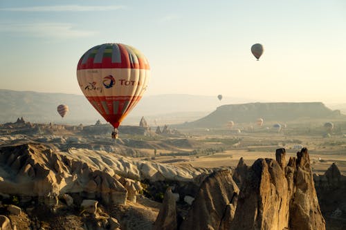 Ilmainen kuvapankkikuva tunnisteilla aamu, cappadocia, droonikuva