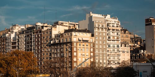 Gratis stockfoto met appartement, appartementen, buitenkant van het gebouw