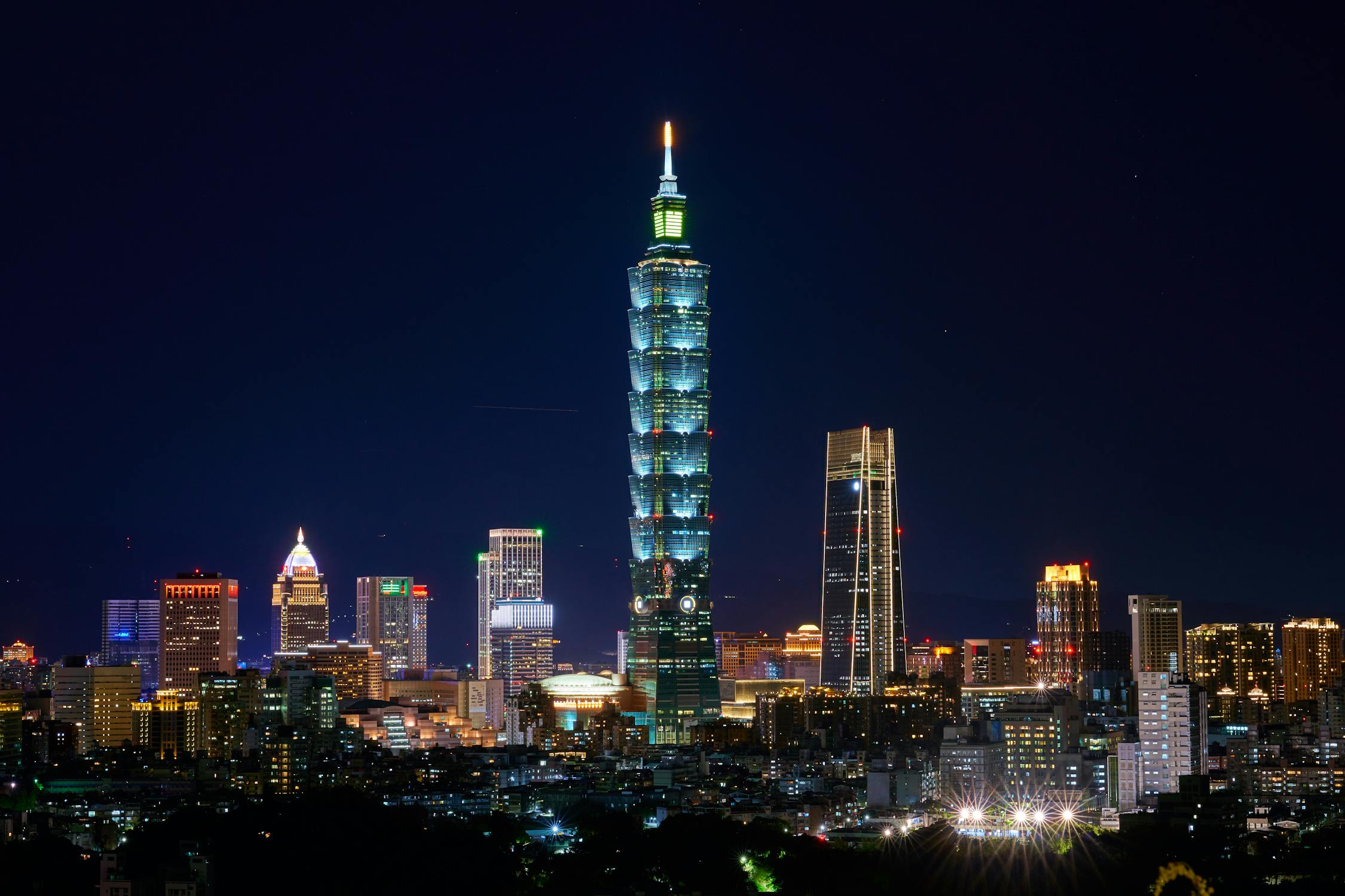 台北101大楼夜景，高品质，桌面预览 | 10wallpaper.com