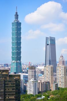 台北天际线的特色令人叹为观止，标志性的台北101和现代摩天大楼是其亮点