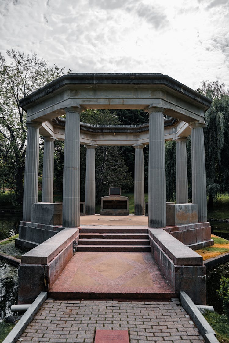 World War Memorial Pavilion In Saratoga Springs Congress Park 