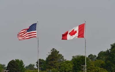 Canada công bố thuế quan đối ứng 'đồng cho đồng' với Mỹ, cao nhất 50%