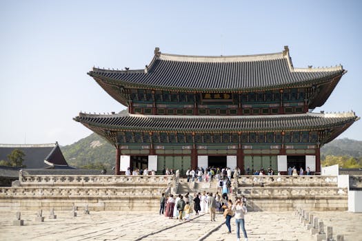 Trump announces 25% tariffs on South Korea and Japan