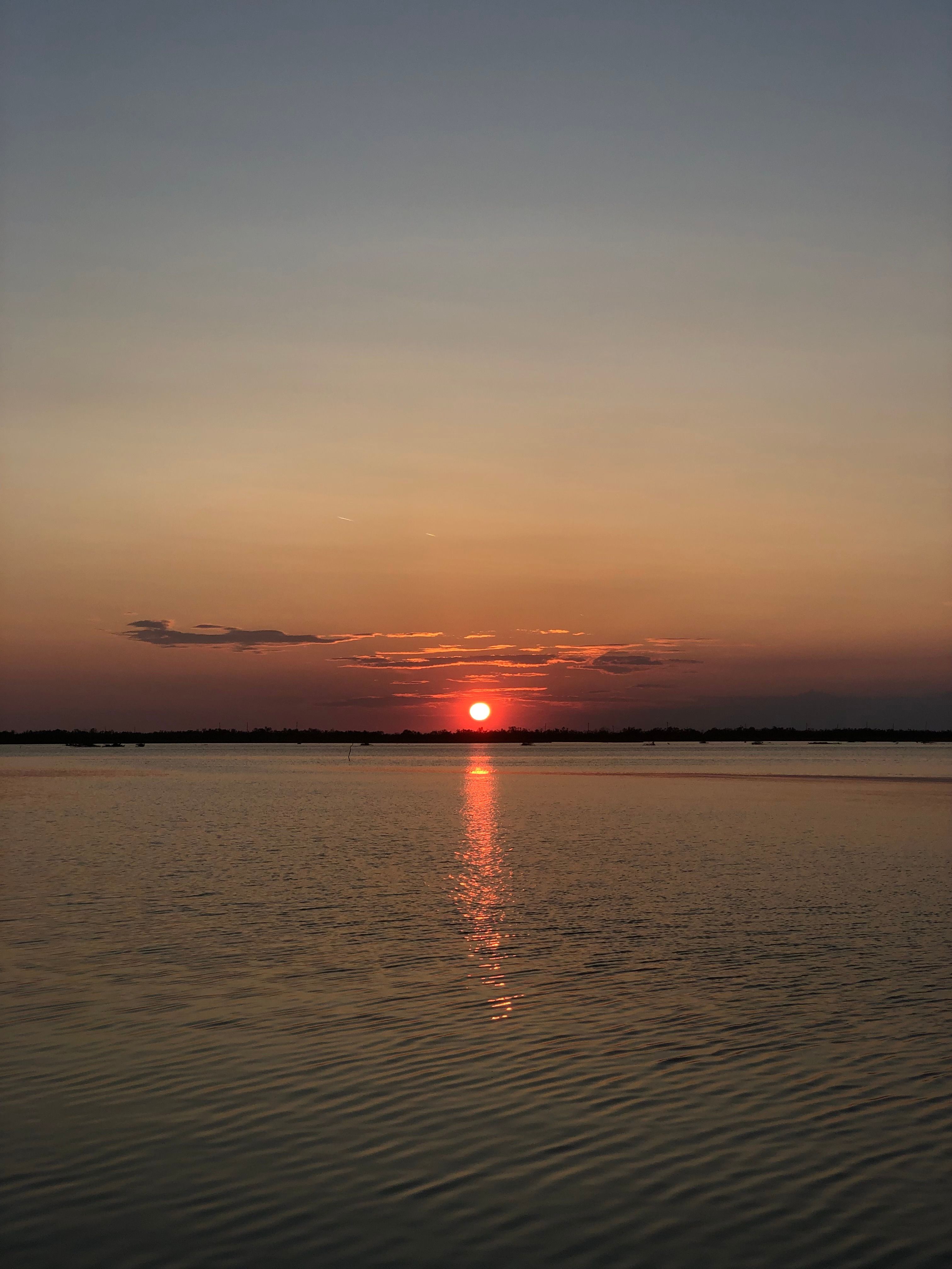 The Setting Sun Reflecting in the Sea · Free Stock Photo