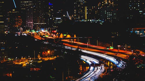 Vista Panorámica De La Ciudad Durante La Noche