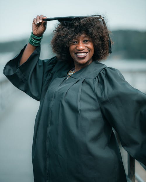 Gratis lagerfoto af afro frisure, armbånd, brunt hår