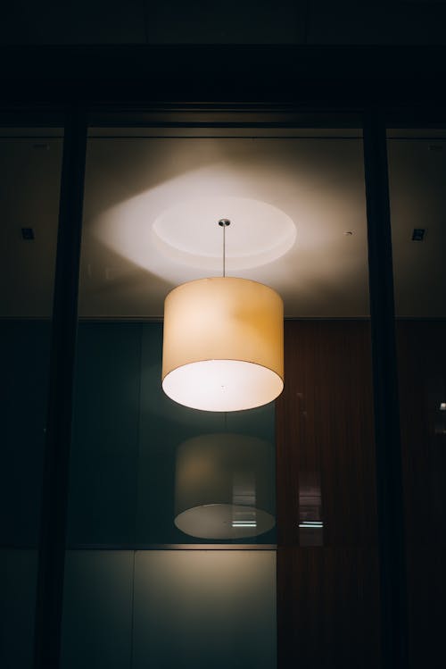 Kostenloses Stock Foto zu innenarchitektur, lampe, licht