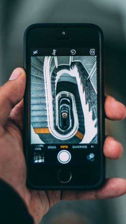 Gratis Orang Yang Memegang Iphone 5s Space Grey Foto Stok