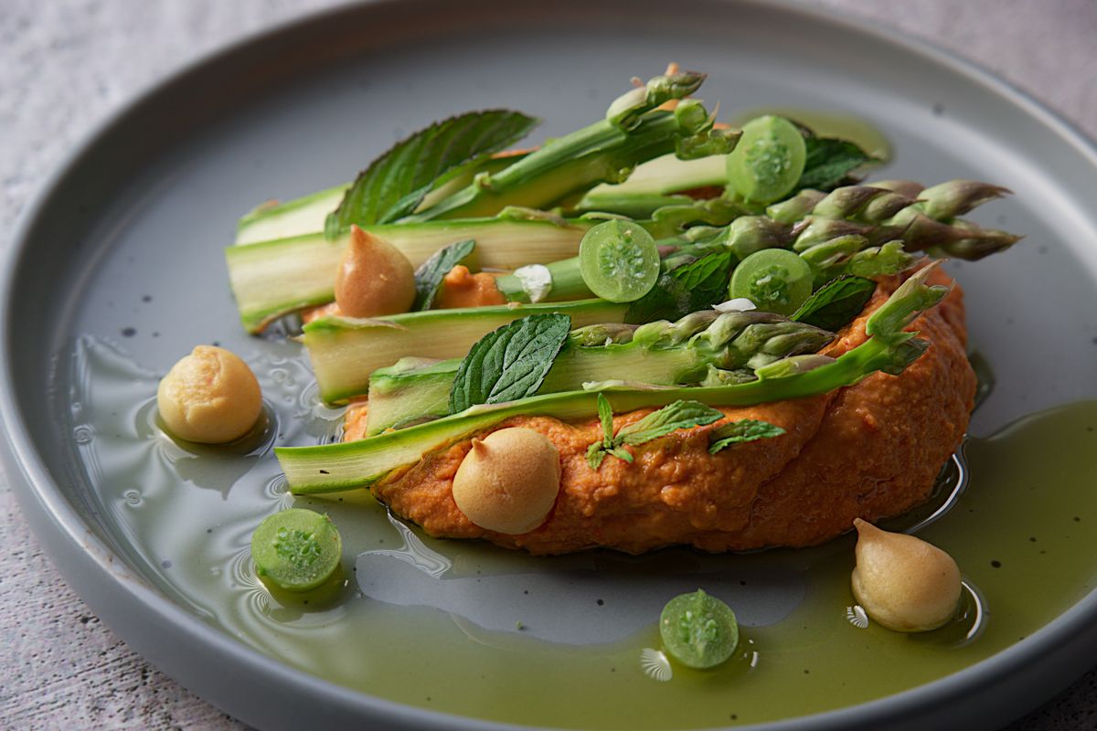 Hummus con espárragos y garbanzos