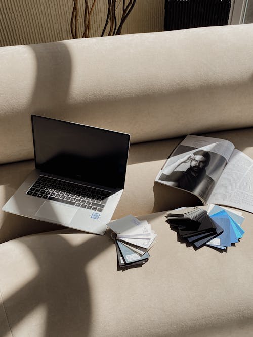 노트북, 매거진, 색상 견본의 무료 스톡 사진