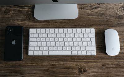 John Ternus kế nhiệm Tim Cook làm CEO Apple sau 15 năm