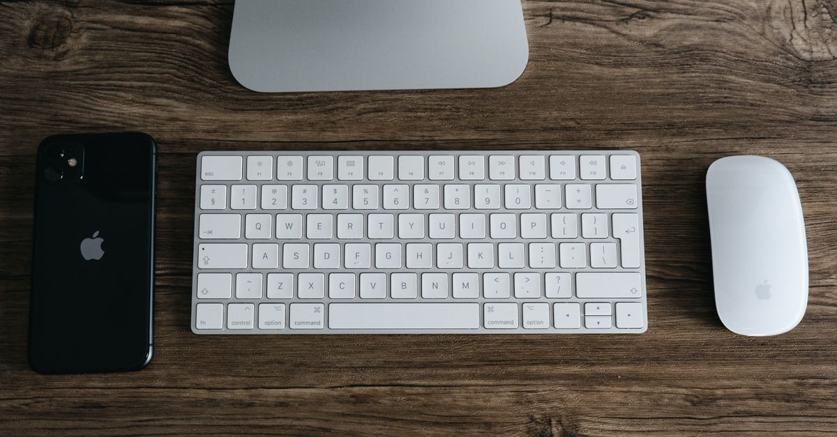 John Ternus kế nhiệm Tim Cook làm CEO Apple sau 15 năm