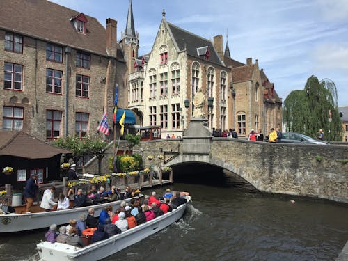 Δωρεάν στοκ φωτογραφιών με σκάφη στην κανάλι στην παλιά πόλη