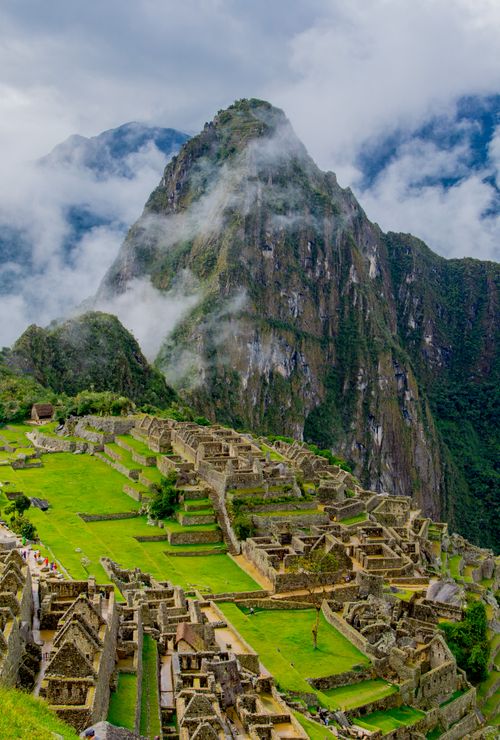 Machu Picchu entre as nuvens