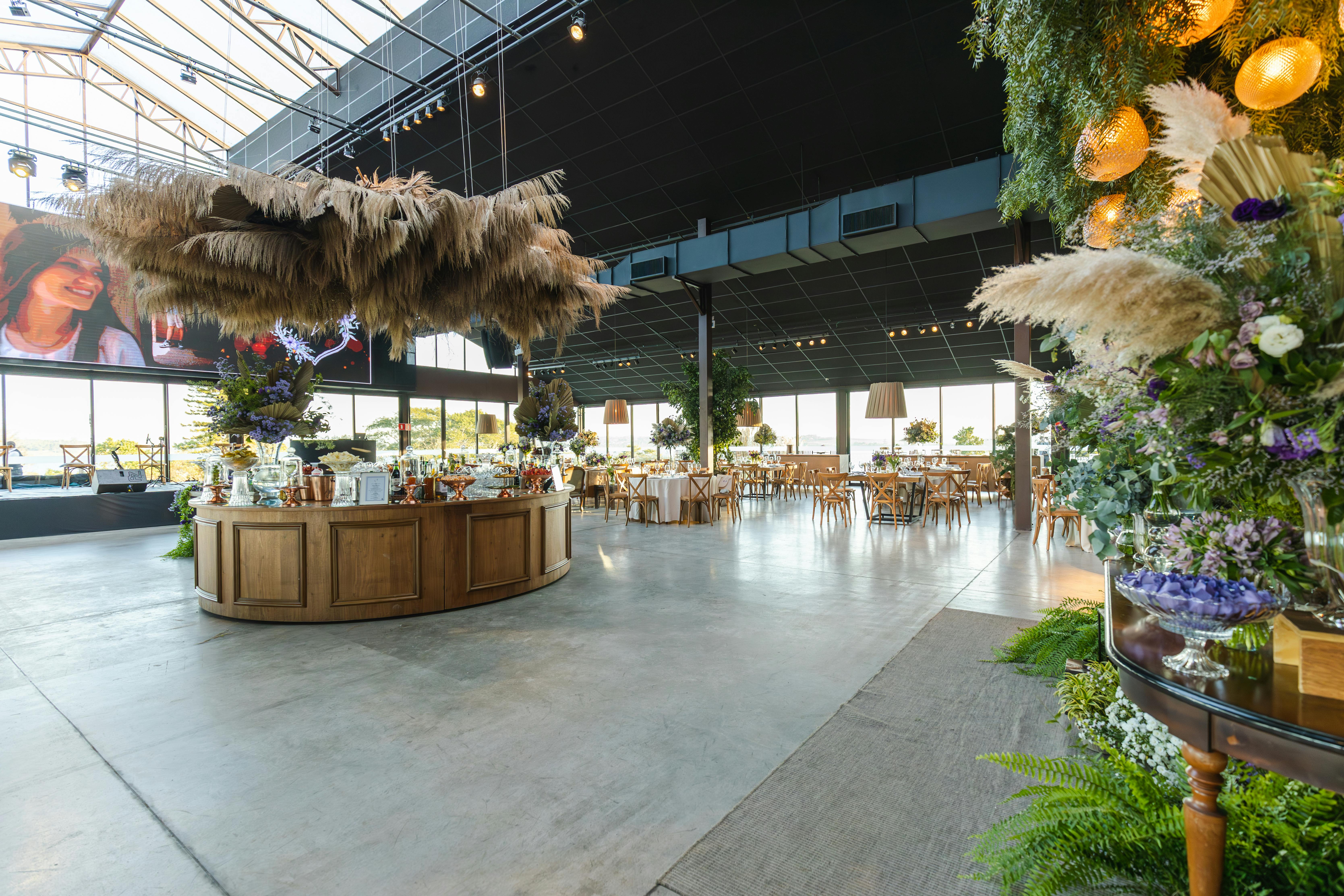 Ide Souvenir Pangan Lokal: Hadiah Unik Penuh Makna untuk Momen Spesial Anda Bersama Red Ribbon Gift