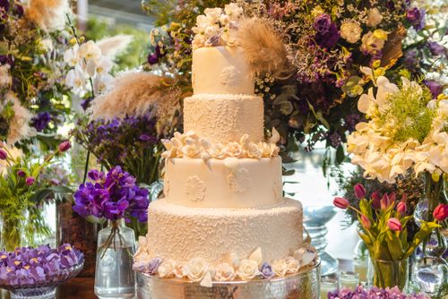 Wedding Cake Design Mistakes That Make a Cake Look Less Luxury