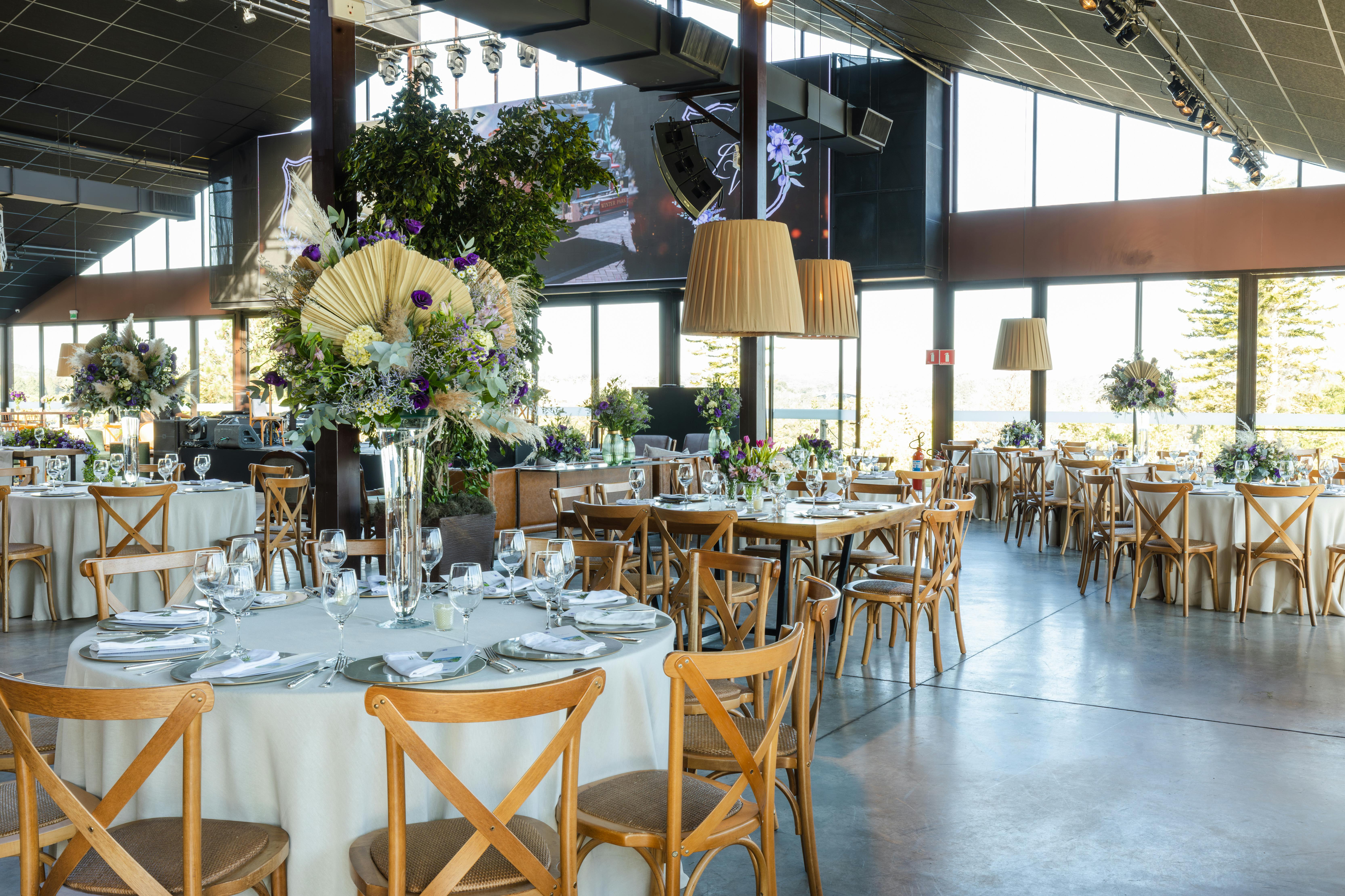 Souvenir Acara Besar: Pentingnya Desain Unik & Pelayanan Cepat untuk Momen Tak Terlupakan!