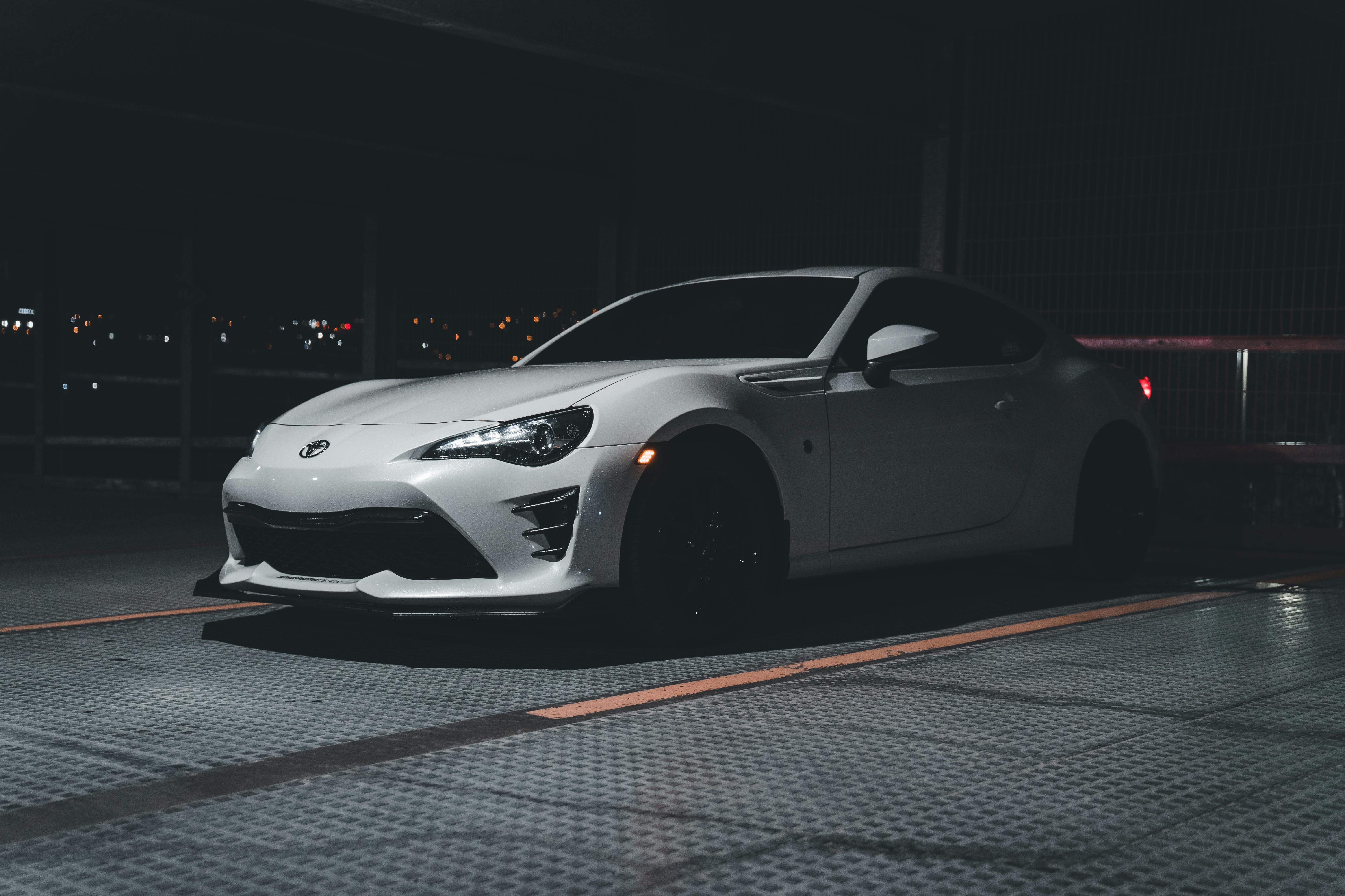 Toyota recalls 550,000 cars over defective seat problem — Photo by Erik Mclean on Pexels