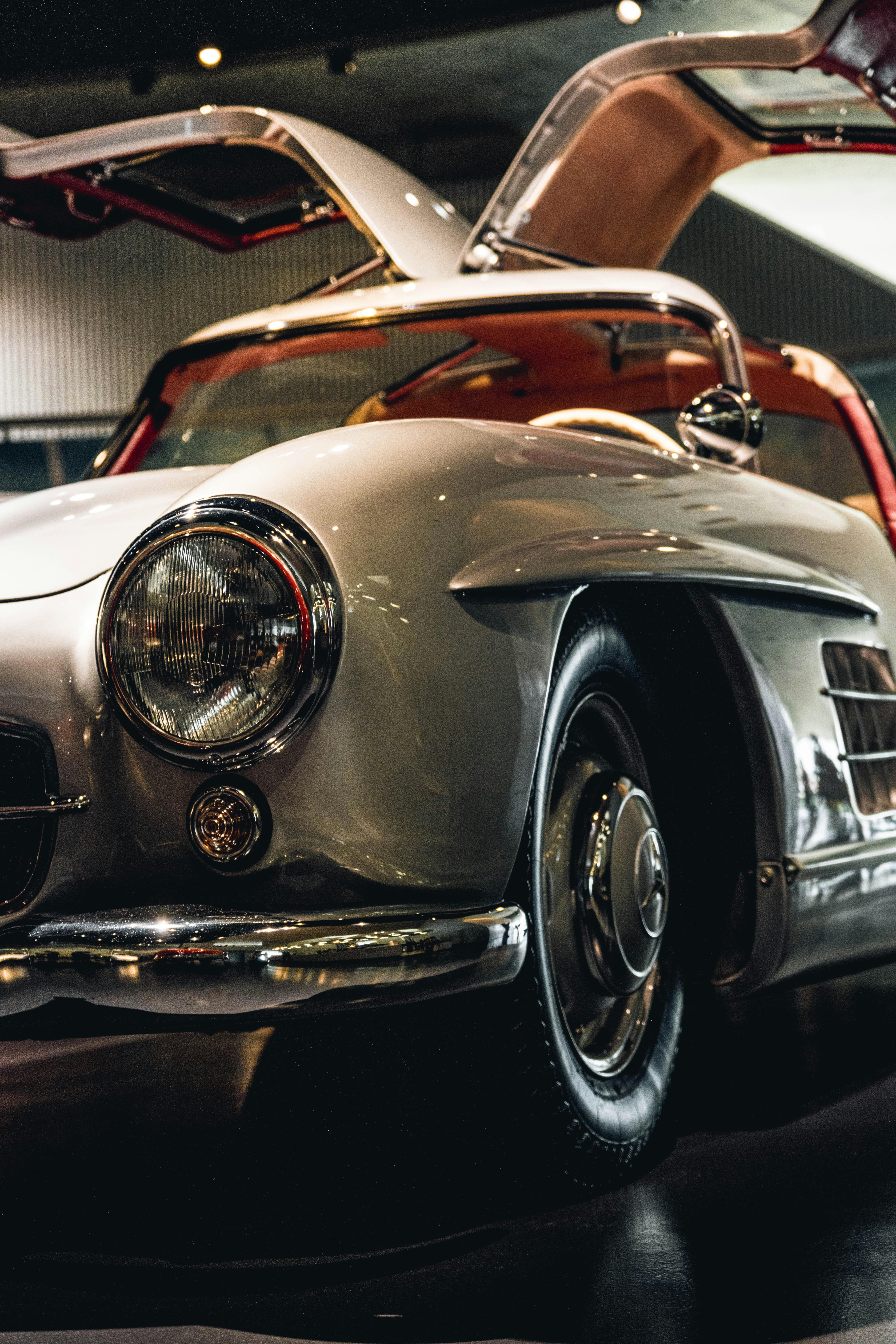 Mercedes-Benz 300SL Coupe's Gullwing Doors